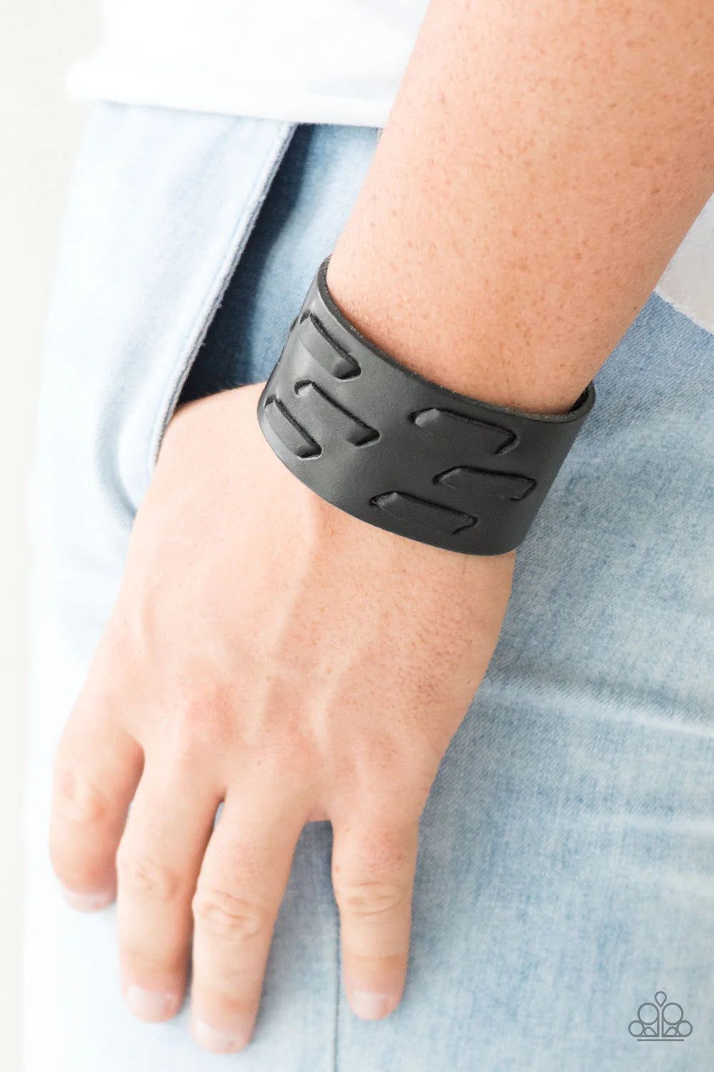 Be Your Own Huntsman - Black Bracelet - Paparazzi