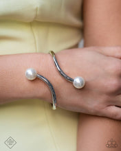 Load image into Gallery viewer, Effulgent Exemplar - White Bracelet - Paparazzi