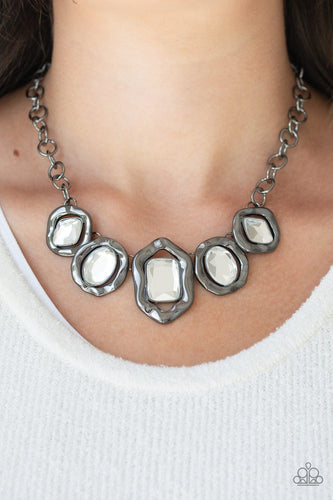Celebrity Catwalk - Black Necklace  - Paparazzi