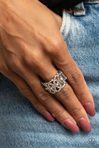 OVAL-Ruled - White Ring - Paparazzi