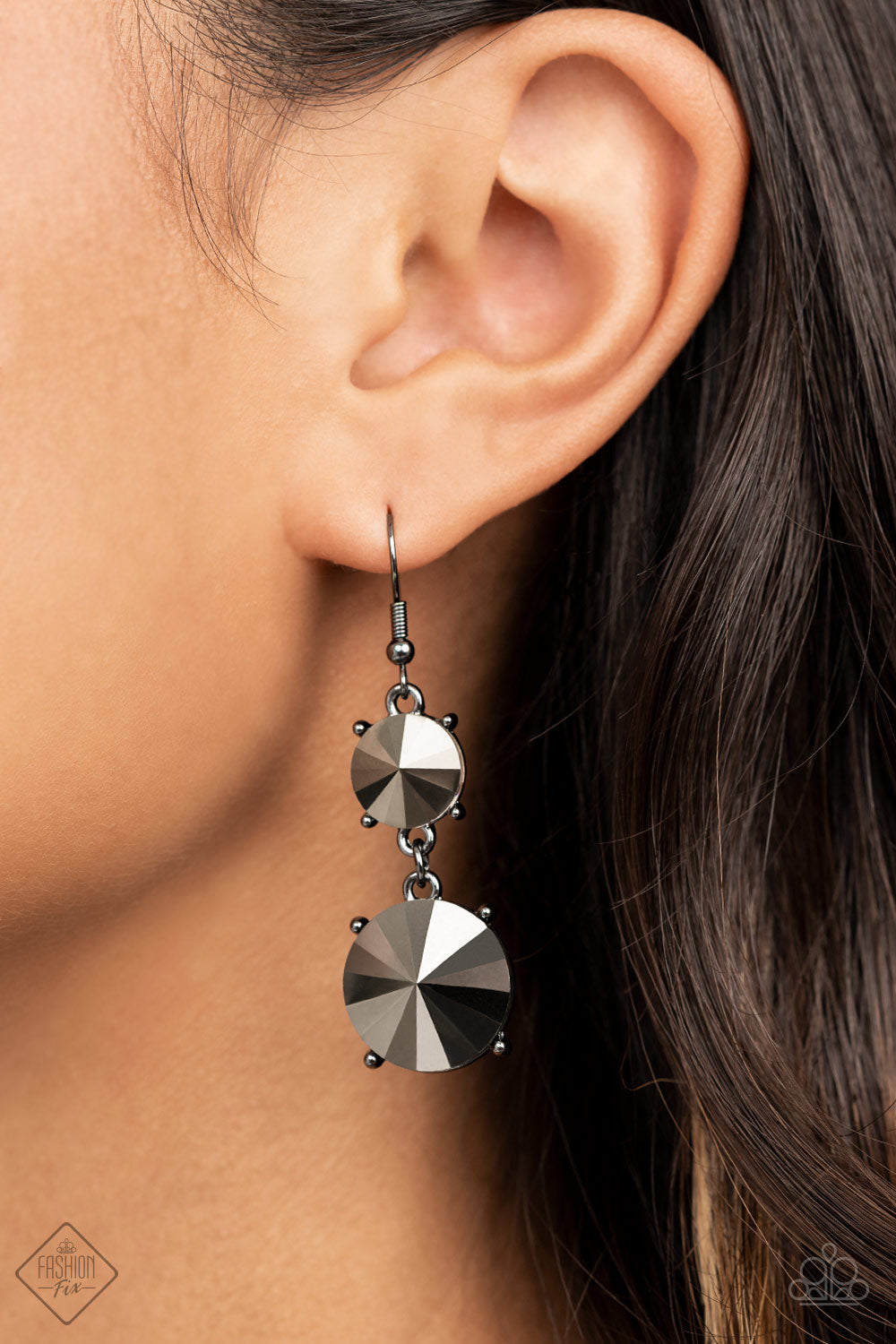 Sizzling Showcase - Black Earrings - Paparazzi